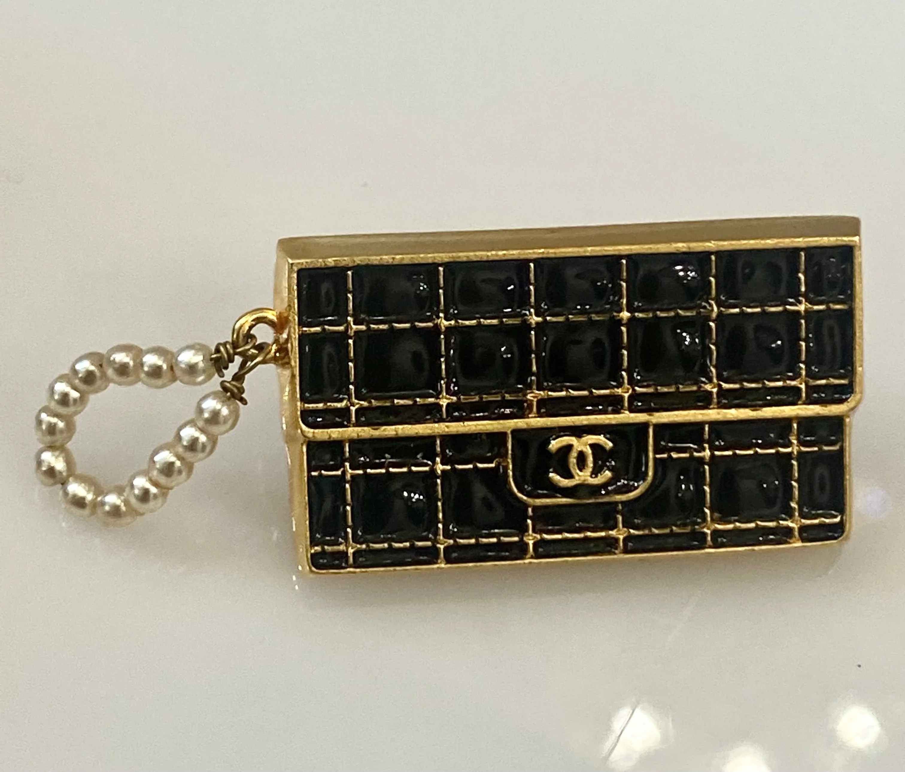 CHANEL RUNWAY FAUX PEARL PURSE PIN BROOCH