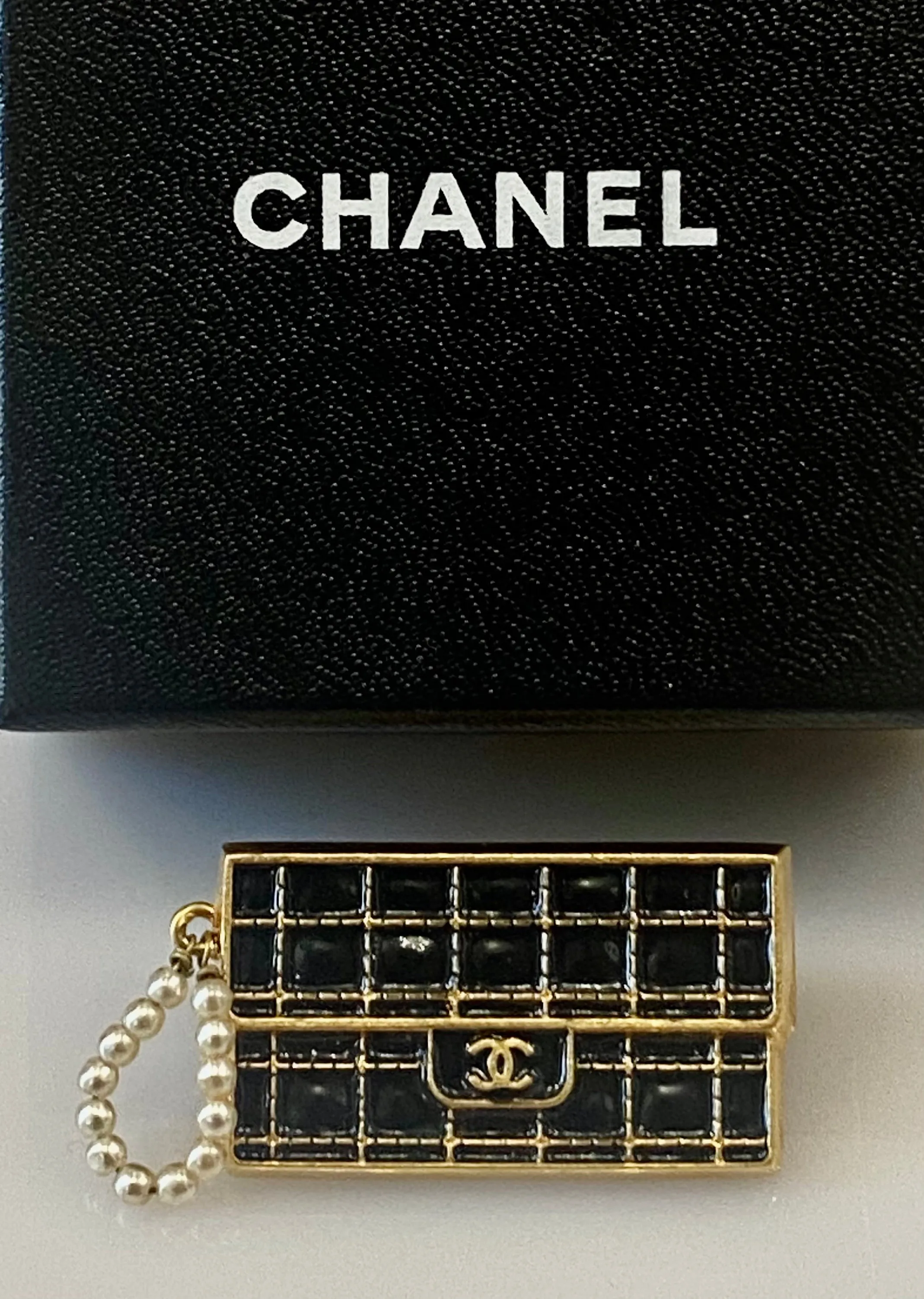 CHANEL RUNWAY FAUX PEARL PURSE PIN BROOCH