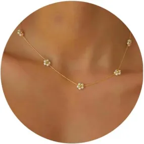Daisy Pearl Necklaces for Women, Dainty Gold Necklace Gold Plated Cute Flower Necklace Handmade Simple Flower Choker Necklaces for Women Trendy Short Gold Necklace Jewelry for Women