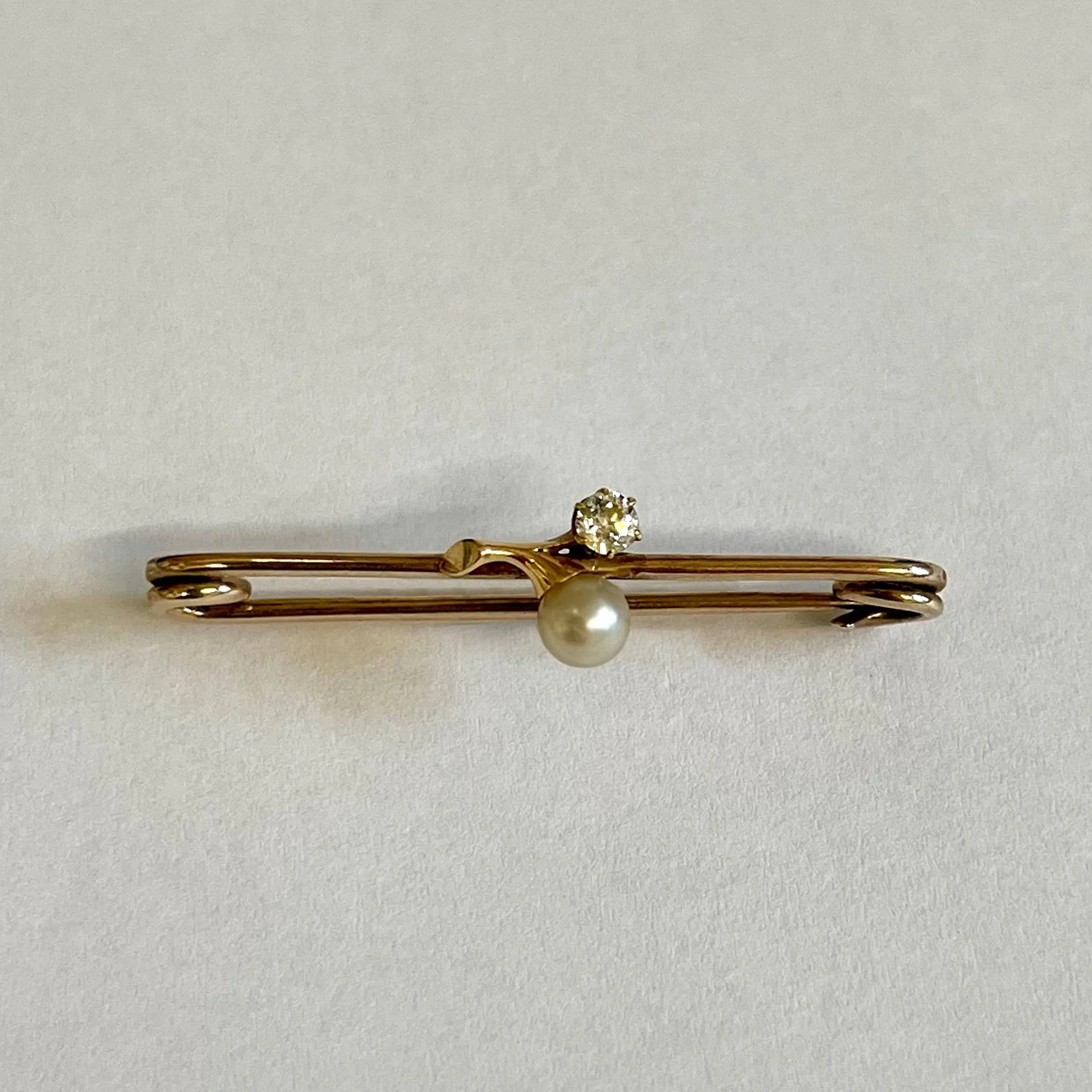 Rare White Natural Freshwater Pearl & Diamond Gold Mid 1900s Brooch