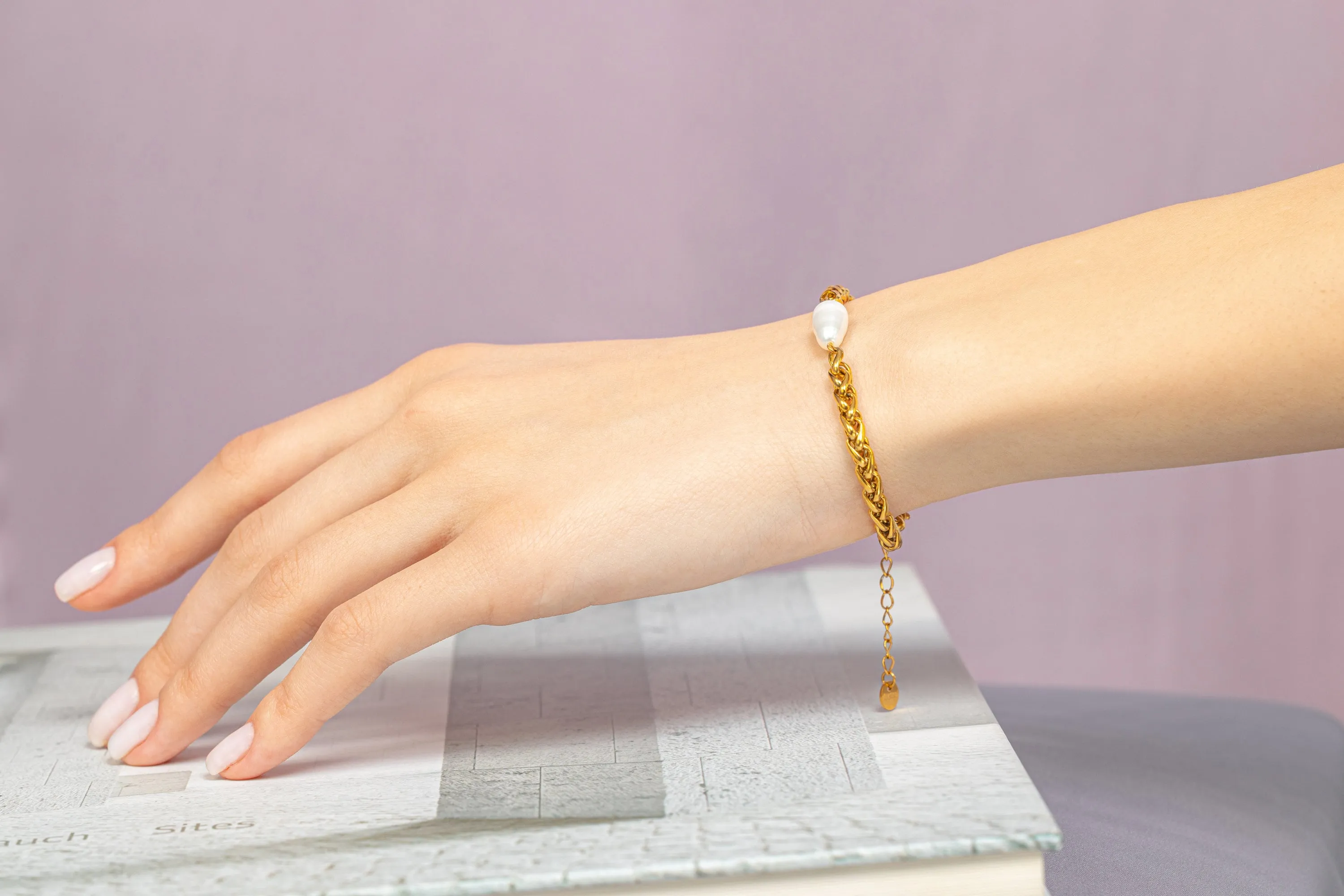 Thick Chain Bracelet with single Freshwater Pearl