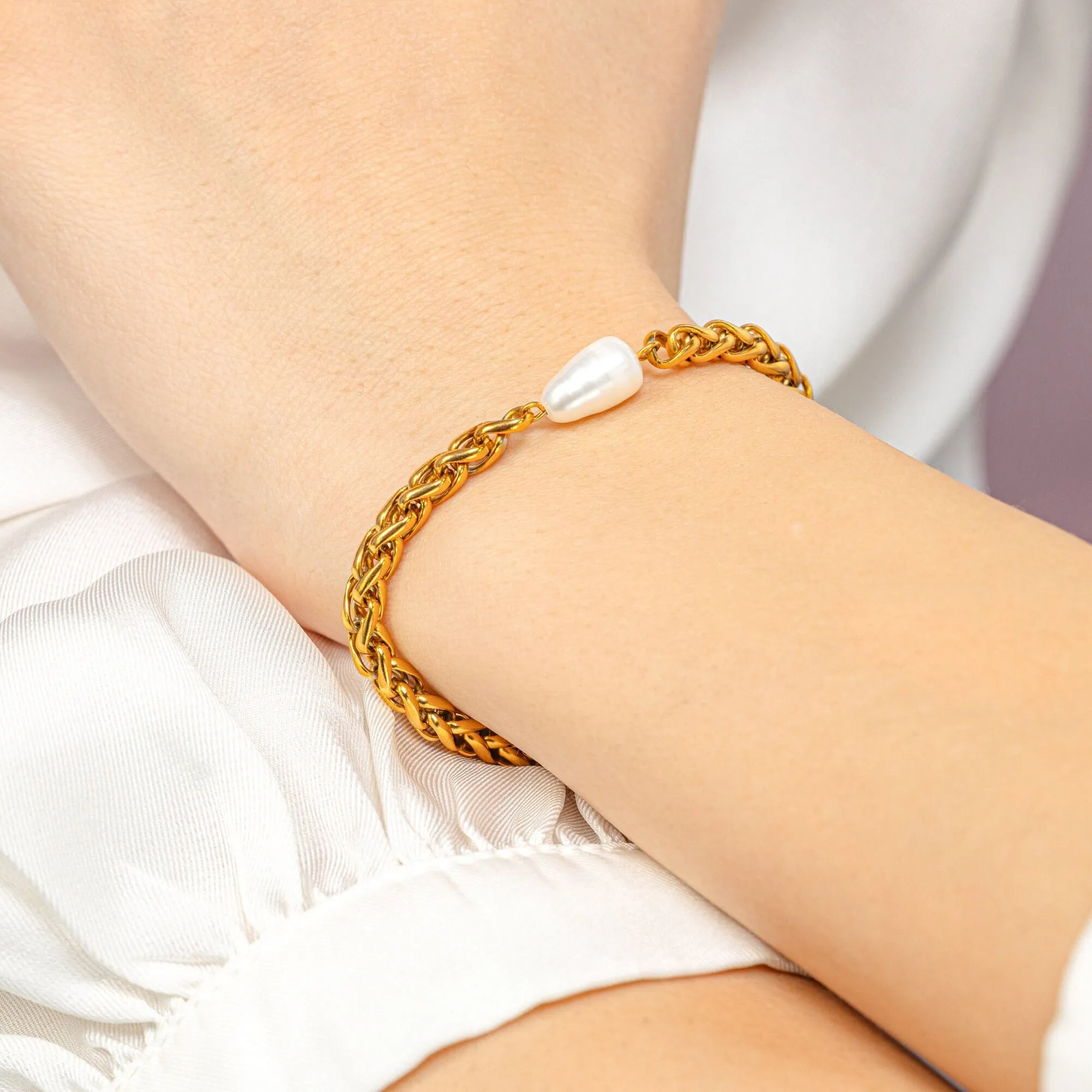 Thick Chain Bracelet with single Freshwater Pearl